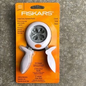 Fiskars Clover Hole Punch